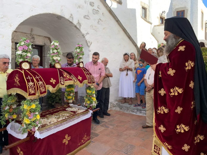 Προορισμοί κατάνυξης για Πάσχα στην Ελλάδα: Από την Πάτμο και τα Μετέωρα έως τα ζωντανά έθιμα της Κέρκυρας