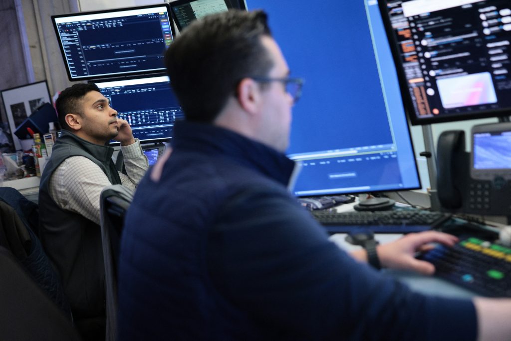 Ο σκιώδης πλούτος του πολέμου στο Ιράν: Ύποπτες συναλλαγές και «χορός» εκατομμυρίων δολαρίων λίγο πριν από τις σημαντικές ανακοινώσεις Τραμπ