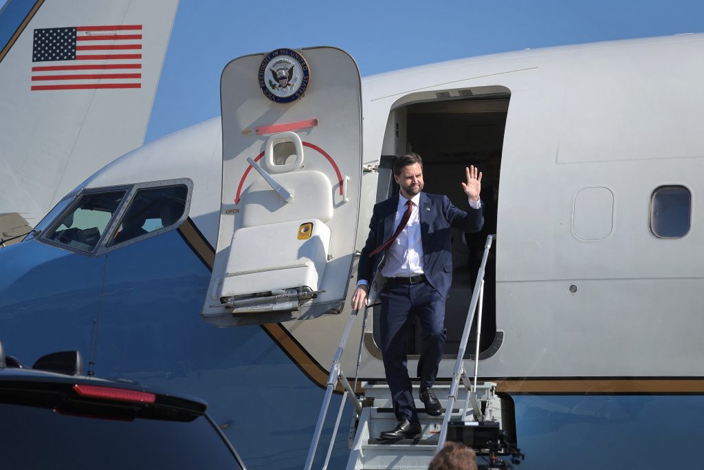 Guardian: Η ρεαλιστική λύση για την ειρηνευτική συμφωνία που χρειάζονται απεγνωσμένα Ουάσινγκτον και Τεχεράνη