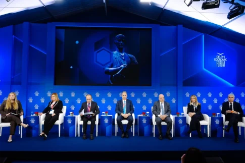 Πενήντα οικονομικά ευάλωτες γυναίκες χειρουργήθηκαν δωρεάν για καρκίνο μαστού και γυναικολογικές κακοήθειες χάρη στο <strong>«Build a Bridge»</strong>