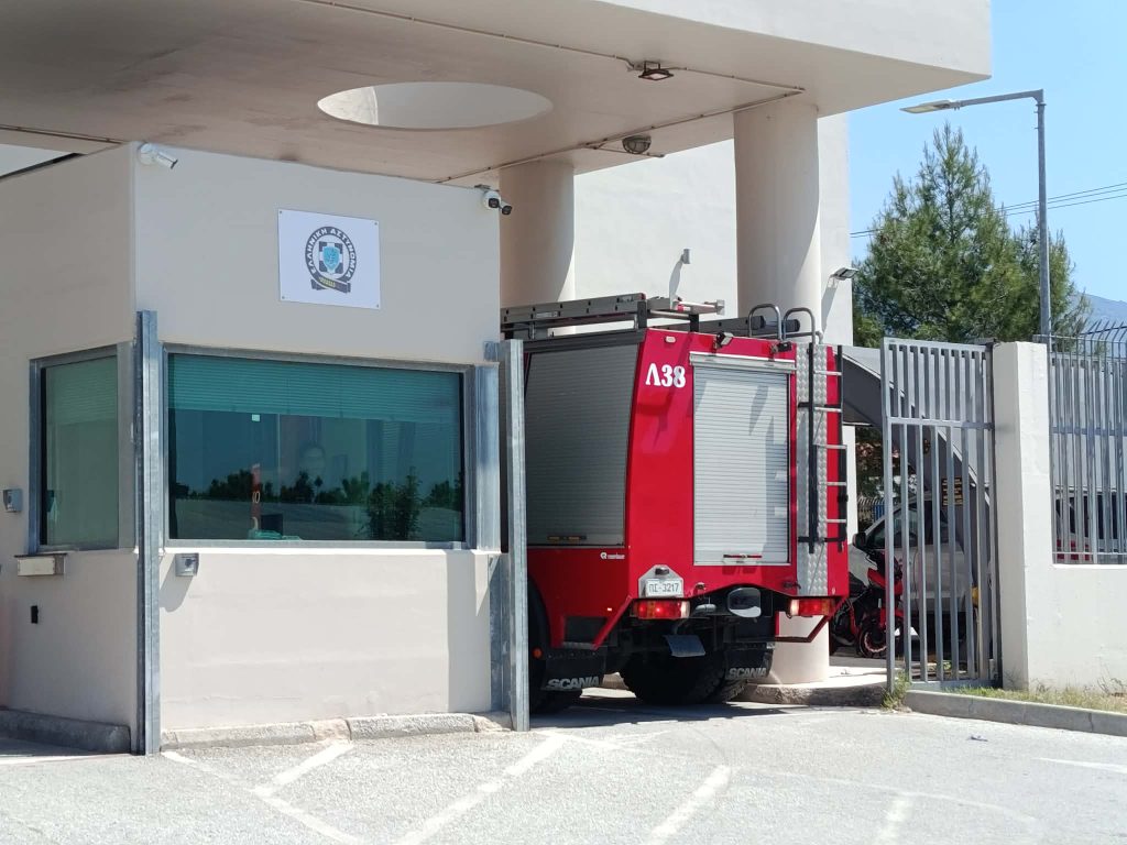 Έσβησε η φωτιά στο Αστυνομικό Μέγαρο Μαγνησίας