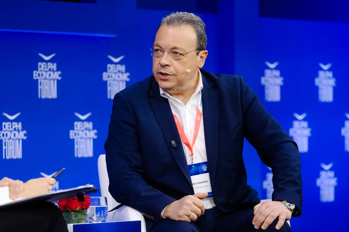 Φάμελλος: Κριτική στα νέα μέτρα στήριξης, τη λειτουργία των θεσμών και τις διεθνείς εξελίξεις