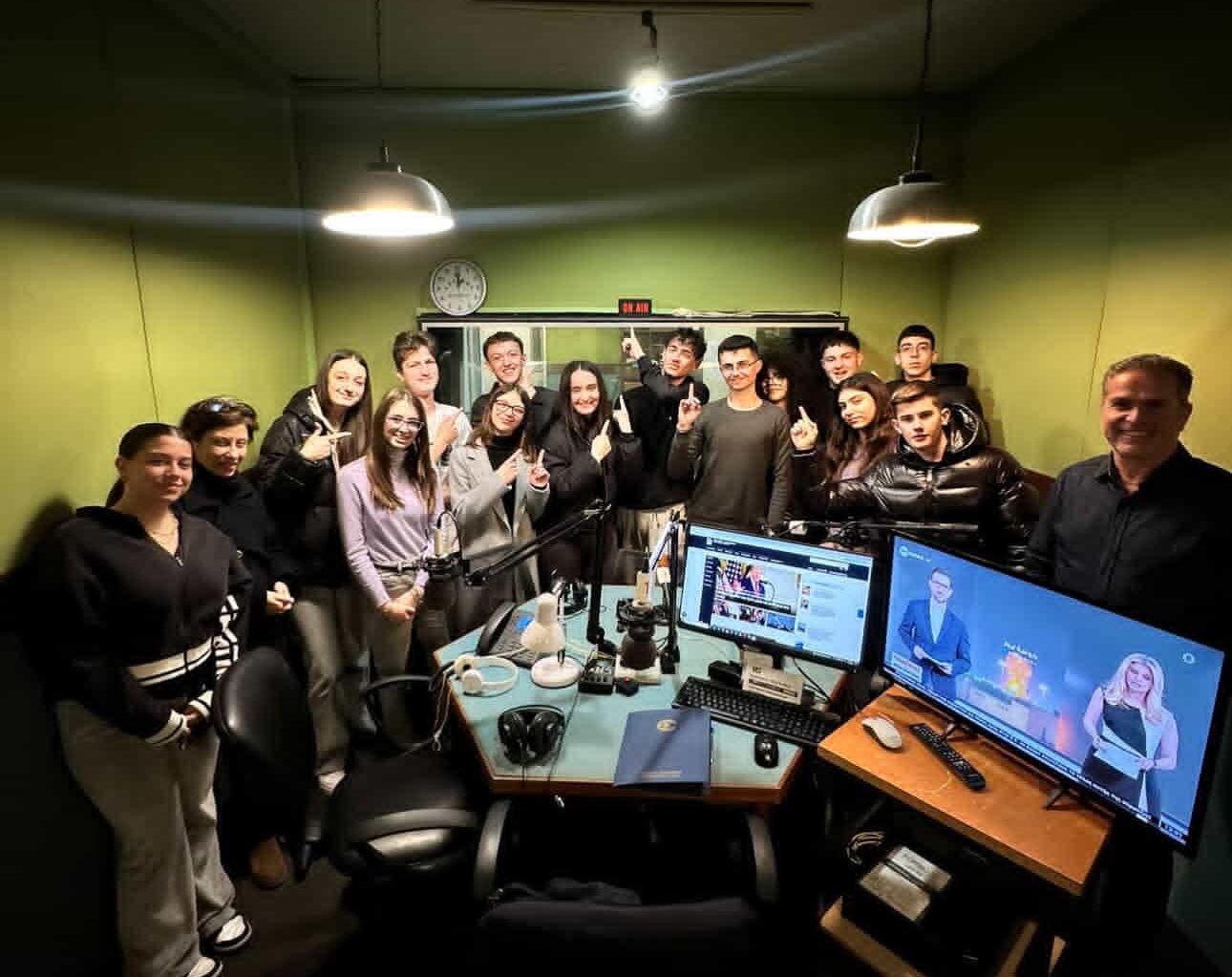 Πάτρα: Επίσκεψη της ομάδας EPAS του 13ου ΓΕΛ στην ΕΡΤ Πάτρας για την παραπληροφόρηση