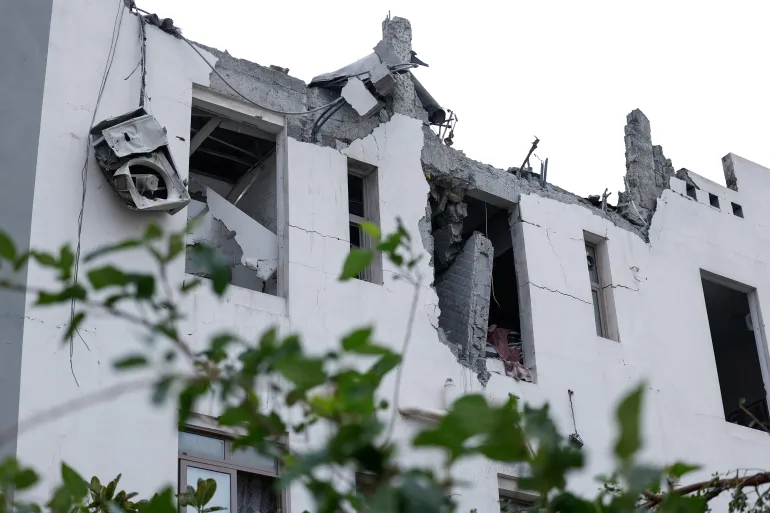 2026-04-04t150827z-467364447-rc2eikar636o-rtrmadp-3-iran-crisis-bahrain-1775353777-1