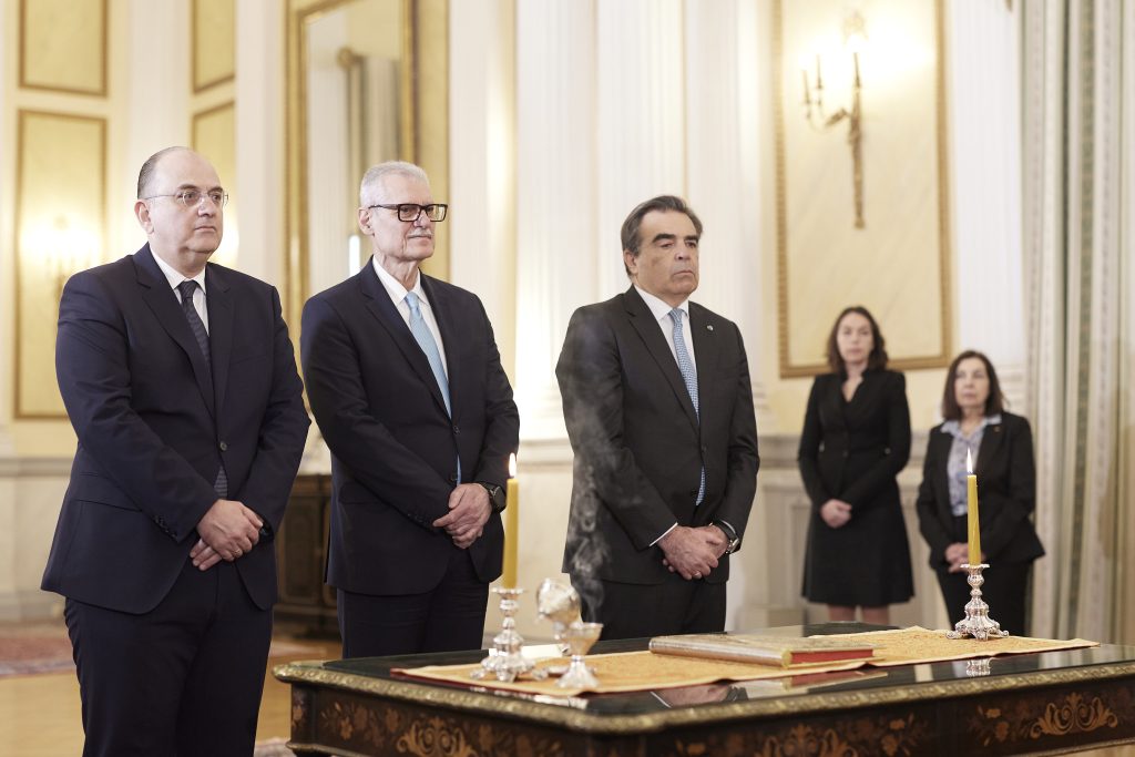 Ορκίστηκαν τα νέα μέλη της κυβέρνησης Σχοινάς, Τουρνάς και Λαζαρίδης