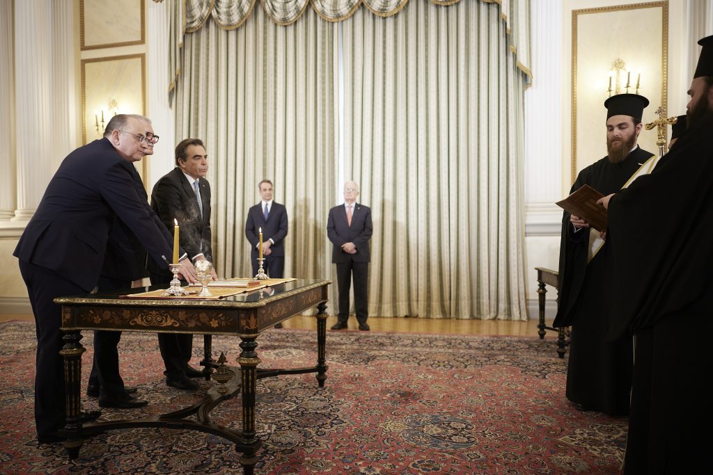 Ορκίστηκαν τα νέα μέλη της κυβέρνησης Σχοινάς, Τουρνάς και Λαζαρίδης