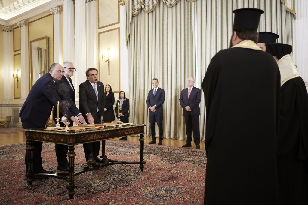 Ορκίστηκαν τα νέα μέλη της κυβέρνησης Σχοινάς, Τουρνάς και Λαζαρίδης