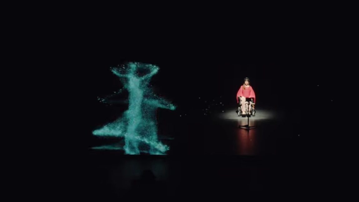 Μπαλαρίνα με νόσο του κινητικού νευρώνα χορεύει ξανά στη σκηνή μέσω ψηφιακού άβαταρ