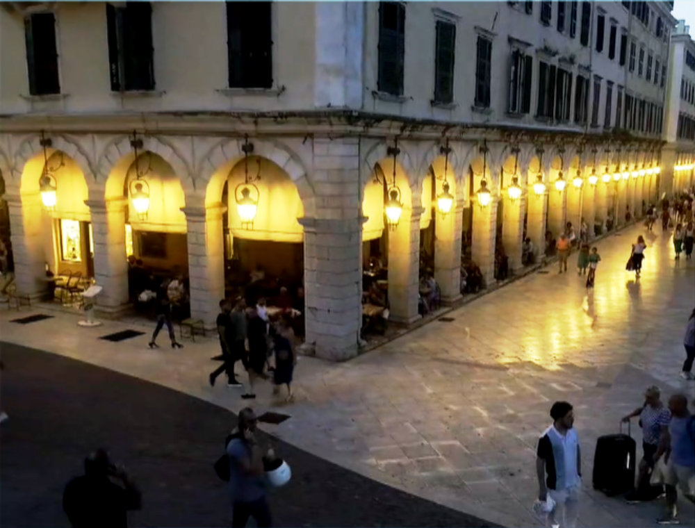 Η αγοραστική και τουριστική κίνηση στην κερκυραϊκή αγορά