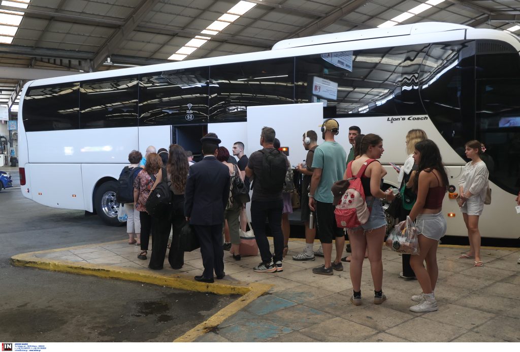 Μεγάλη έξοδος του Πάσχα: Πληρότητες 100% σε πλοία και ΚΤΕΛ – Αυξημένη κίνηση σε λιμάνια, σημειωτόν τα οχήματα στα διόδια