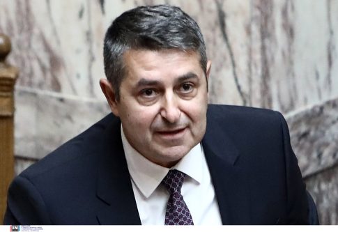 Στο νοσοκομείο σε κρίσιμη κατάσταση μετά από λιποθυμικό επεισόδιο ο Γιώργος Μυλωνάκης – Σε λίγο το ιατρικό ανακοινωθέν, επιτόπου ο Πρωθυπουργός