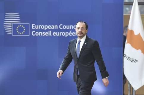 Καλαμάτα: Μεγάλη ταλαιπωρία για επιβάτες πτήσεων από Ηνωμένο Βασίλειο – «Μπλόκο» στους ελέγχους του αεροδρομίου