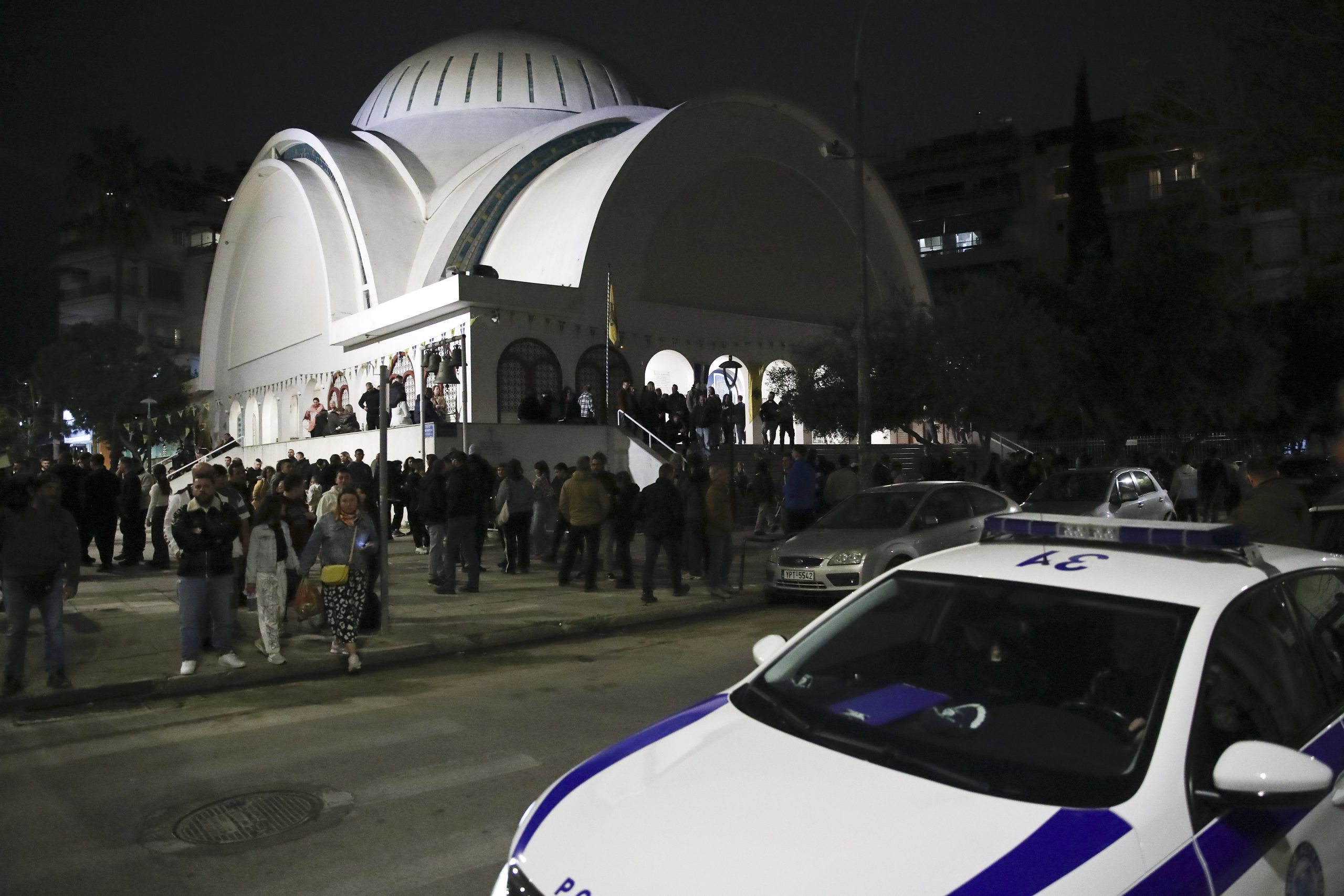 Ανάσταση στον Νέο Κόσμο χωρίς μολότοφ – Ισχυρή αστυνομική παρουσία και τέσσερις συλλήψεις