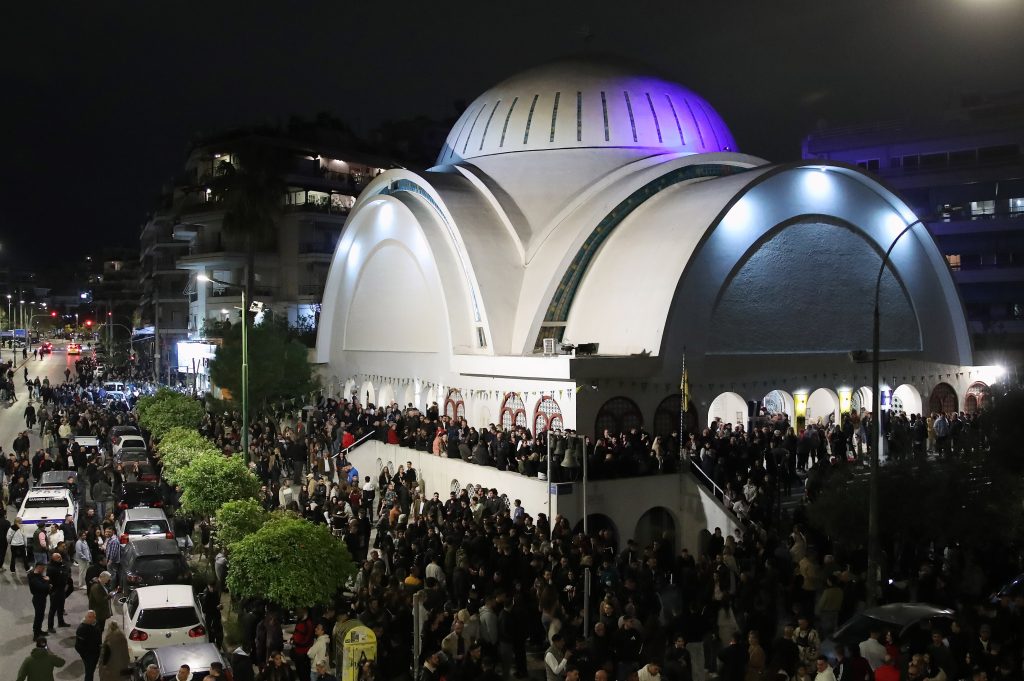 Ανάσταση στον Νέο Κόσμο χωρίς μολότοφ – Ισχυρή αστυνομική παρουσία και τέσσερις συλλήψεις