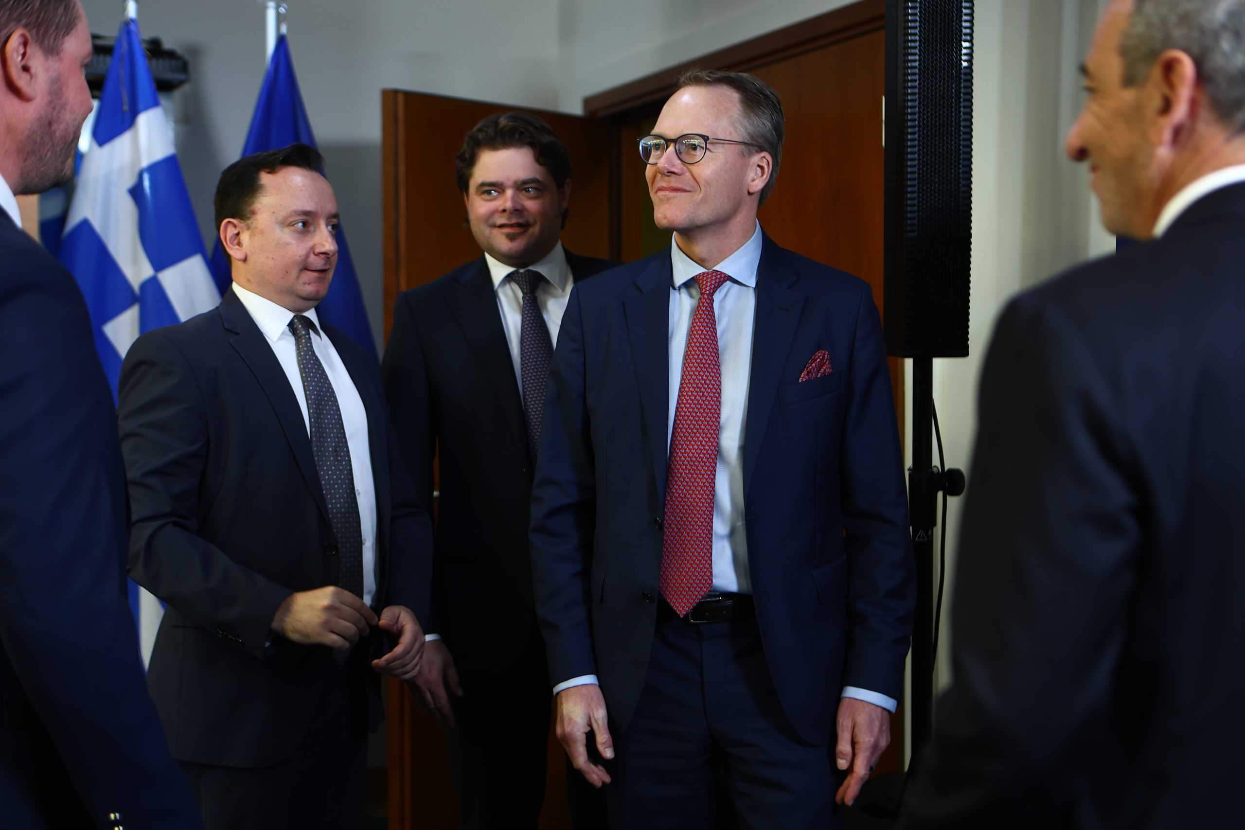 LIVE Live η υπογραφή και το πρόγραμμα της σύμβασης για ερευνητική γεώτρηση στο Βορειοδυτικό Ιόνιο