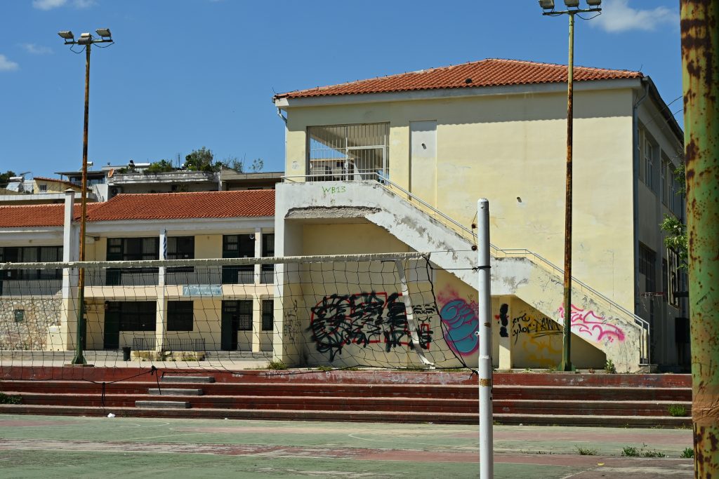 Πτώση 13χρονης από μπαλκόνι σχολείου – Γ.Γ Υπ. Παιδείας στο ΕΡΤnews: Συντηρημένο το κτήριο, δεν είδα σπασμένο κάγκελο