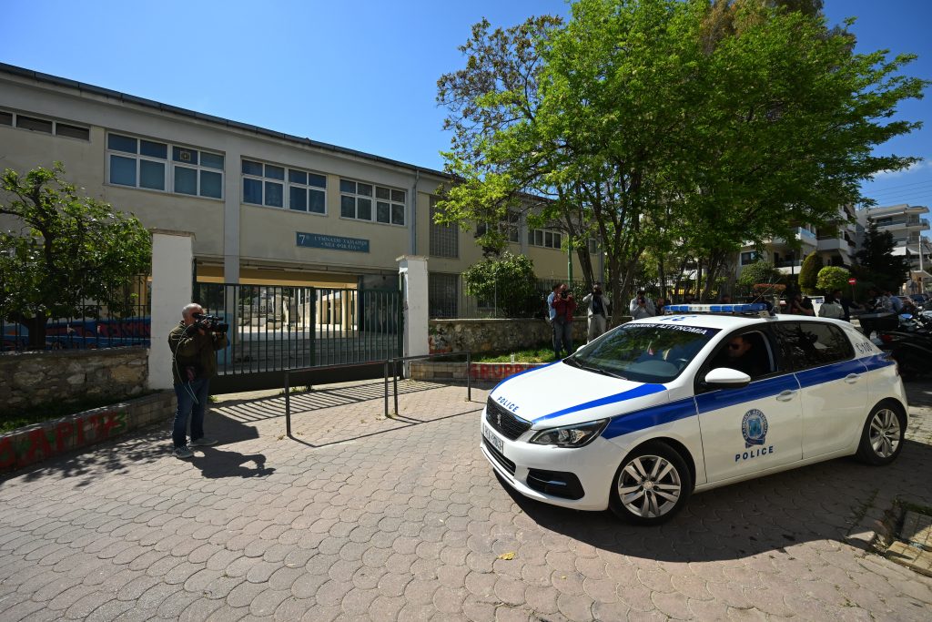 Πτώση 13χρονης από μπαλκόνι σχολείου – Γ.Γ Υπ. Παιδείας στο ΕΡΤnews: Συντηρημένο το κτήριο, δεν είδα σπασμένο κάγκελο