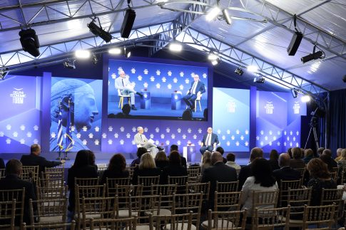 <strong>Πρωθυπουργός της Αιγύπτου: Σημαντική μείωση των εσόδων από τη Διώρυγα του Σουέζ λόγω των επιπτώσεων του πολέμου στη Γάζα</strong>