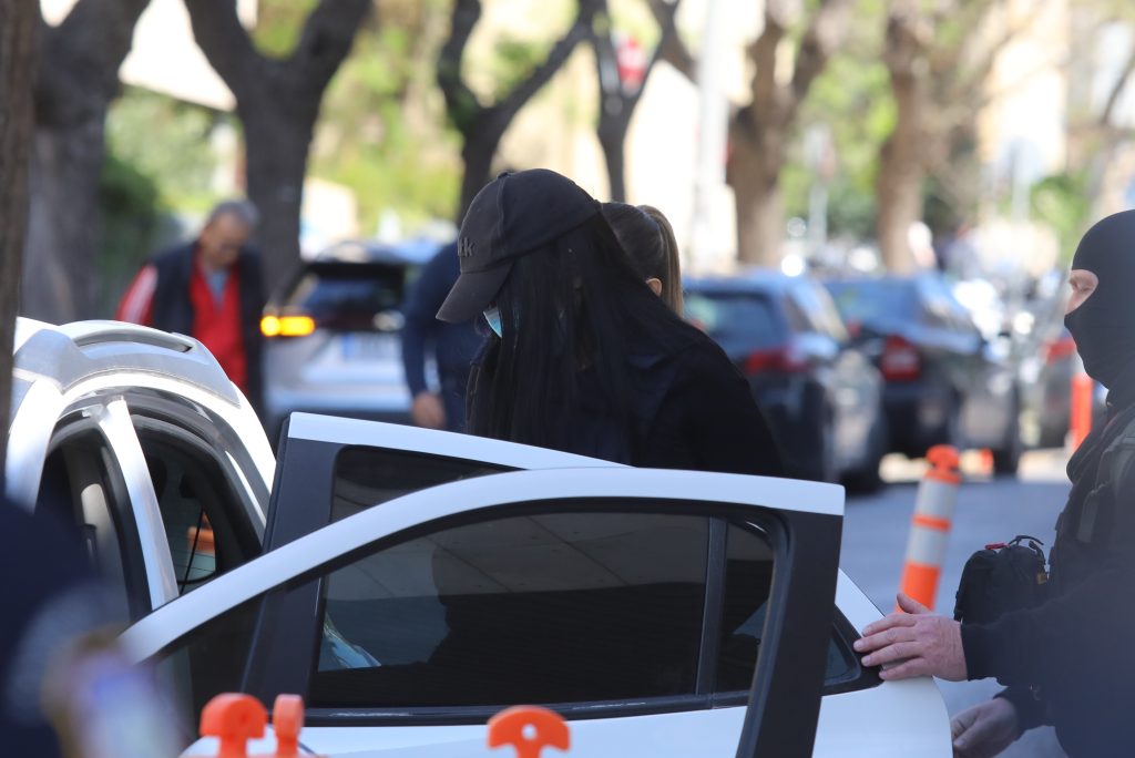 Δίωξη για υπόθαλψη εγκληματία στον 18χρονο και τις δύο κοπέλες για τη δολοφονία στον Άγιο Δημήτριο