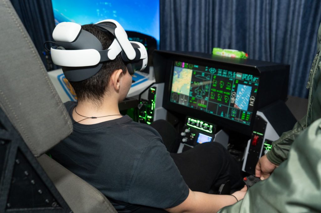 Δήμος Κατερίνης: Μοναδική πτητική εμπειρία μέσω προσομοιωτών F-16 & F-35 στο Πνευματικό Κέντρο