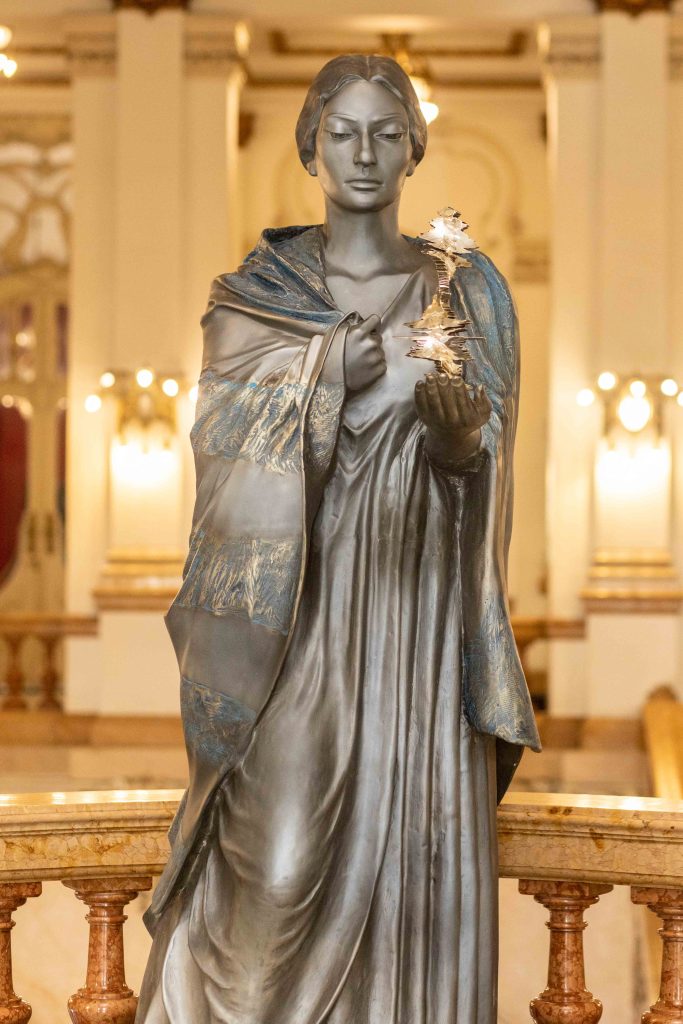 Στην όπερα του Σάο Πάολο το γλυπτό του Νίκου Φλώρου με τη μορφή της Μαρίας Κάλλας