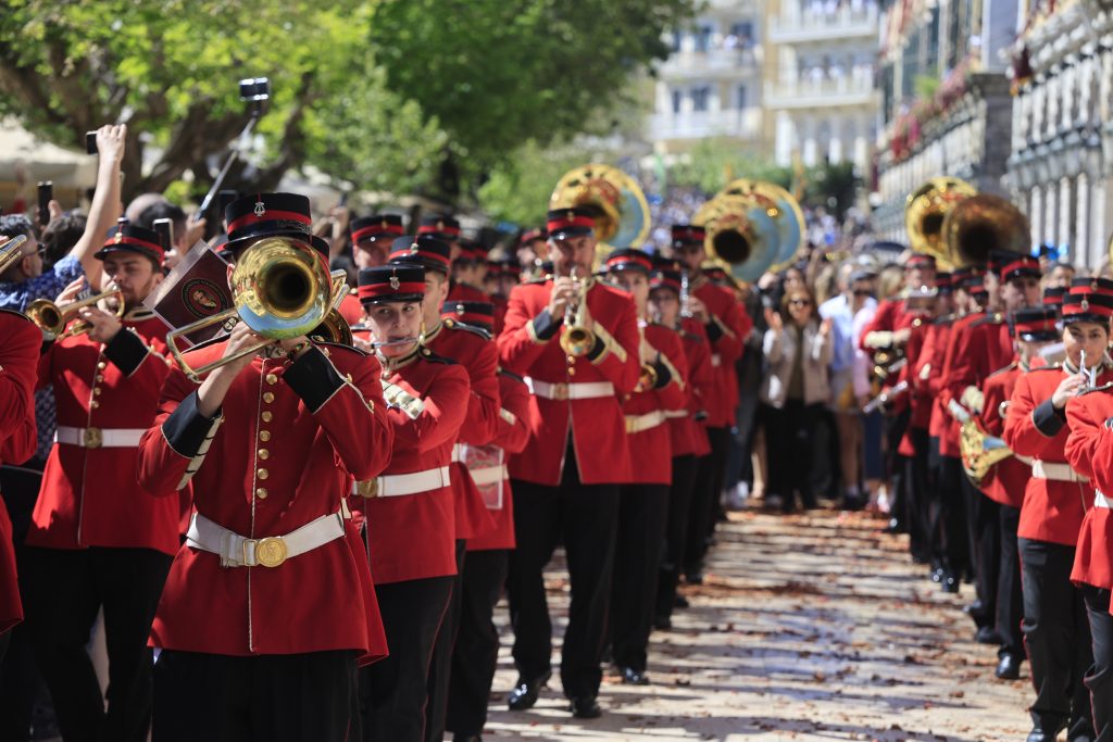 Προορισμοί κατάνυξης για Πάσχα στην Ελλάδα: Από την Πάτμο και τα Μετέωρα έως τα ζωντανά έθιμα της Κέρκυρας