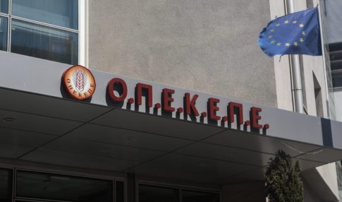 Οι ΗΠΑ χτυπούν ιρανικούς στόχους κοντά στα Στενά του Ορμούζ – Με νέα κλιμάκωση απειλεί ο Τραμπ