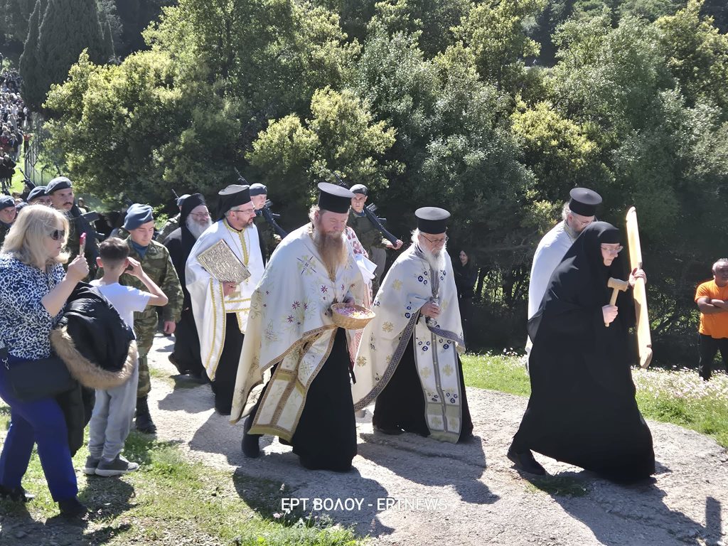 Παναγία Ξενιά: Συγκίνηση και κατάνυξη στην Ακολουθία της Αποκαθήλωσης στον λόφο «Γολγοθά»