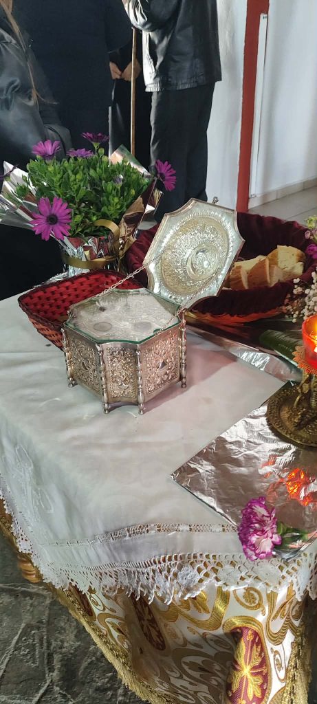 Κοζάνη: Θρησκευτική κατάνυξη και ποντιακή παράδοση στη γιορτή των Αγίων Ραφαήλ, Νικολάου και Ειρήνης στον Άγιο Χαράλαμπο