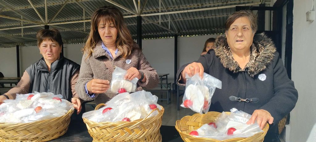 Κοζάνη: Θρησκευτική κατάνυξη και ποντιακή παράδοση στη γιορτή των Αγίων Ραφαήλ, Νικολάου και Ειρήνης στον Άγιο Χαράλαμπο