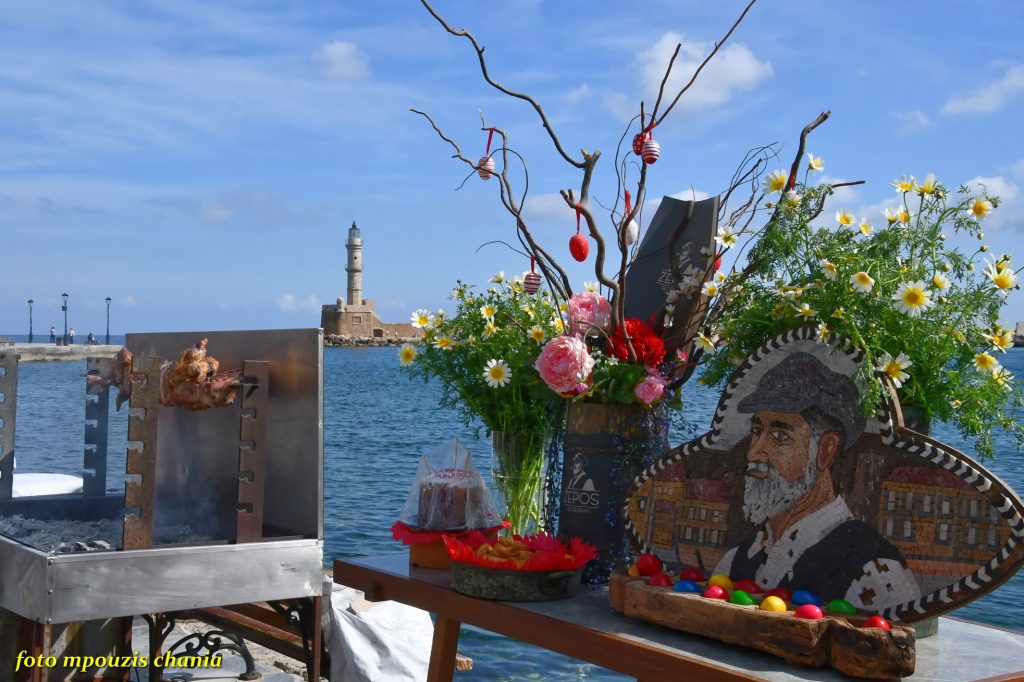 Χανιά: Πάσχα στο Ενετικό λιμάνι με σουβλιστά αρνιά κοντοσούβλια και κοκορέτσι και θέα τον φάρο