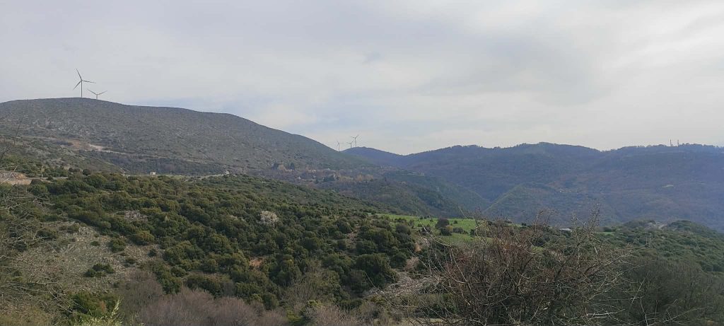 Πλήθος κόσμου στον Προσκυνηματικό Ναό της Ζωοδόχου Πηγής σε υψόμετρο 1.300 μέτρων