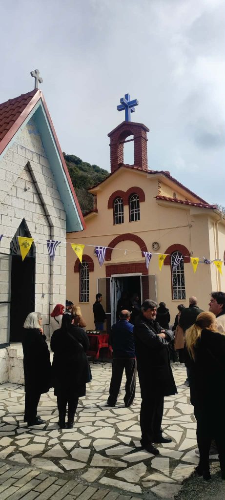 Πλήθος κόσμου στον Προσκυνηματικό Ναό της Ζωοδόχου Πηγής σε υψόμετρο 1.300 μέτρων