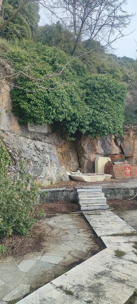 Πλήθος κόσμου στον Προσκυνηματικό Ναό της Ζωοδόχου Πηγής σε υψόμετρο 1.300 μέτρων