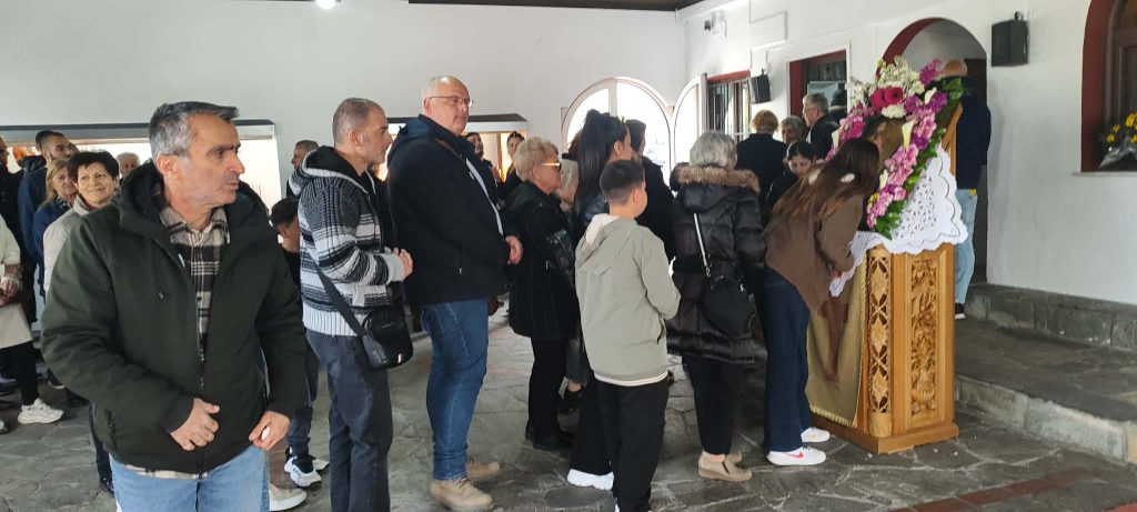 Κοζάνη: Θρησκευτική κατάνυξη και ποντιακή παράδοση στη γιορτή των Αγίων Ραφαήλ, Νικολάου και Ειρήνης στον Άγιο Χαράλαμπο
