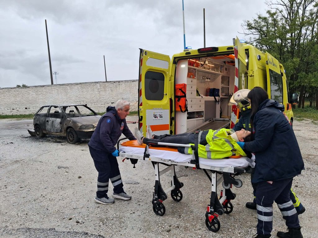 Σέρρες: Άσκηση ετοιμότητας της Πυροσβεστικής – Μέσω προσομοίωσης ο χρόνος αντιμετώπισης τροχαίου με απεγκλωβισμό τραυματία