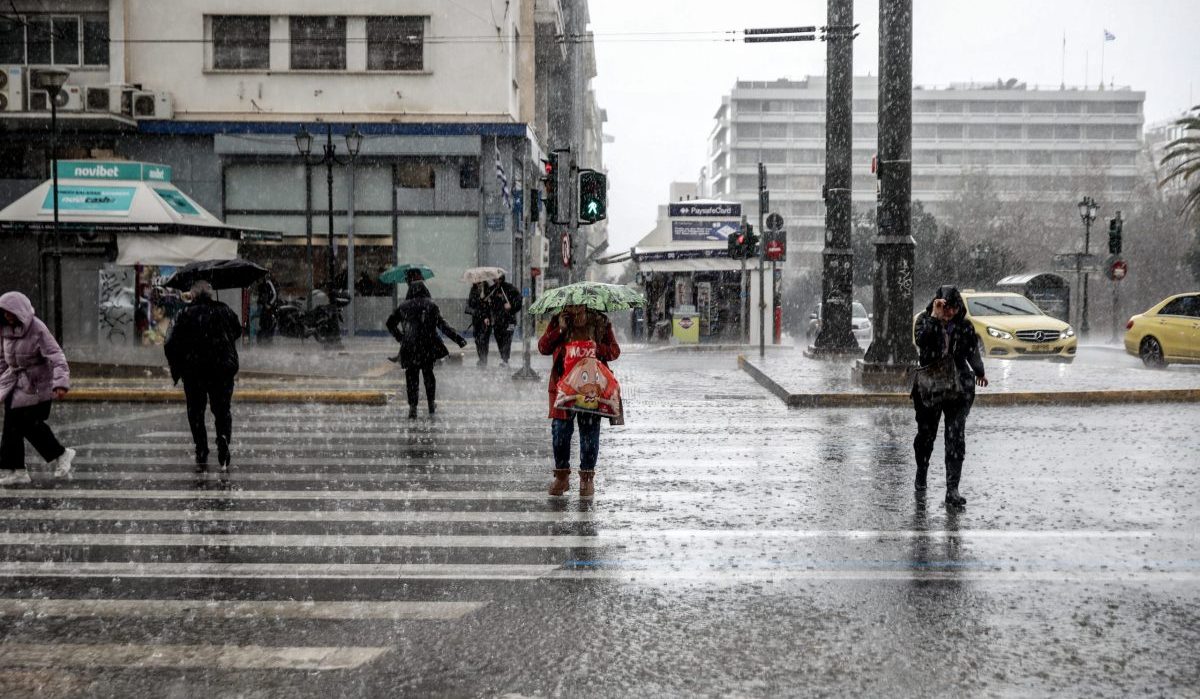 Κακοκαιρία Erminio: Κλειστά σχολεία και ακυρώσεις δρομολογίων σε νησιά και Αττική