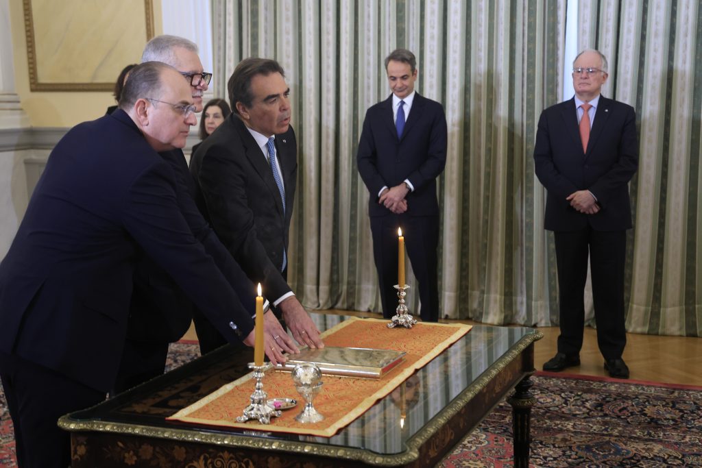 Ορκίστηκαν τα νέα μέλη της κυβέρνησης Σχοινάς, Τουρνάς και Λαζαρίδης