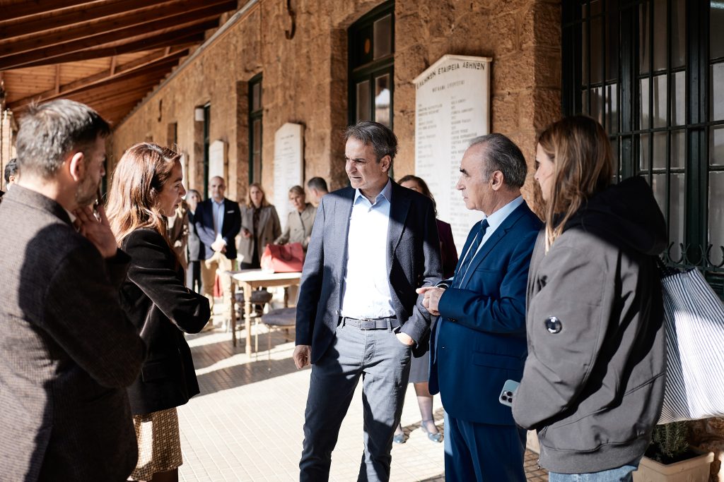 Στο Γηροκομείο Αθηνών ο Μητσοτάκης: Στόχος να επισκευάσουμε όλα τα κτήρια και να φιλοξενούνται 500 άτομα