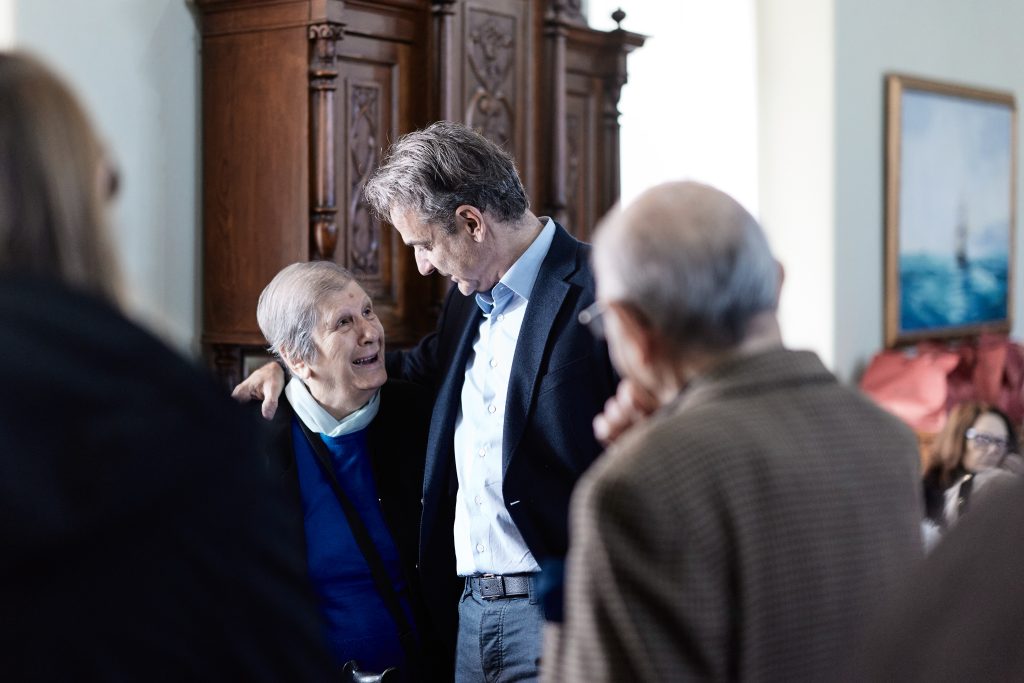 Στο Γηροκομείο Αθηνών ο Μητσοτάκης: Στόχος να επισκευάσουμε όλα τα κτήρια και να φιλοξενούνται 500 άτομα