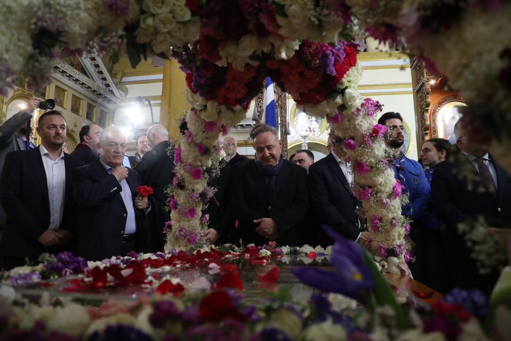 Θεσσαλονίκη: Με κατάνυξη η περιφορά του Επιταφίου του Αγίου Μηνά (εικόνες)