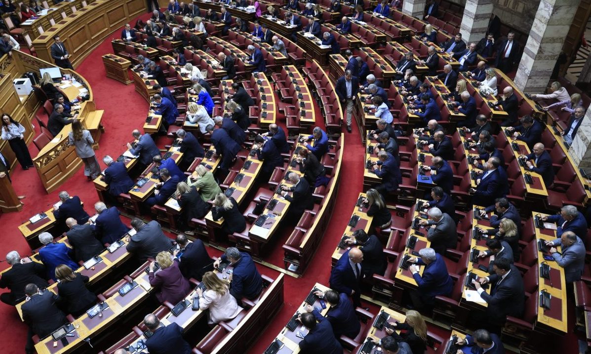 Πολιτική αντιπαράθεση για τα μέτρα στήριξης που ανακοίνωσε ο πρωθυπουργός – «Δεν απαντούν στην κρίση ακρίβειας» τονίζει η αντιπολίτευση