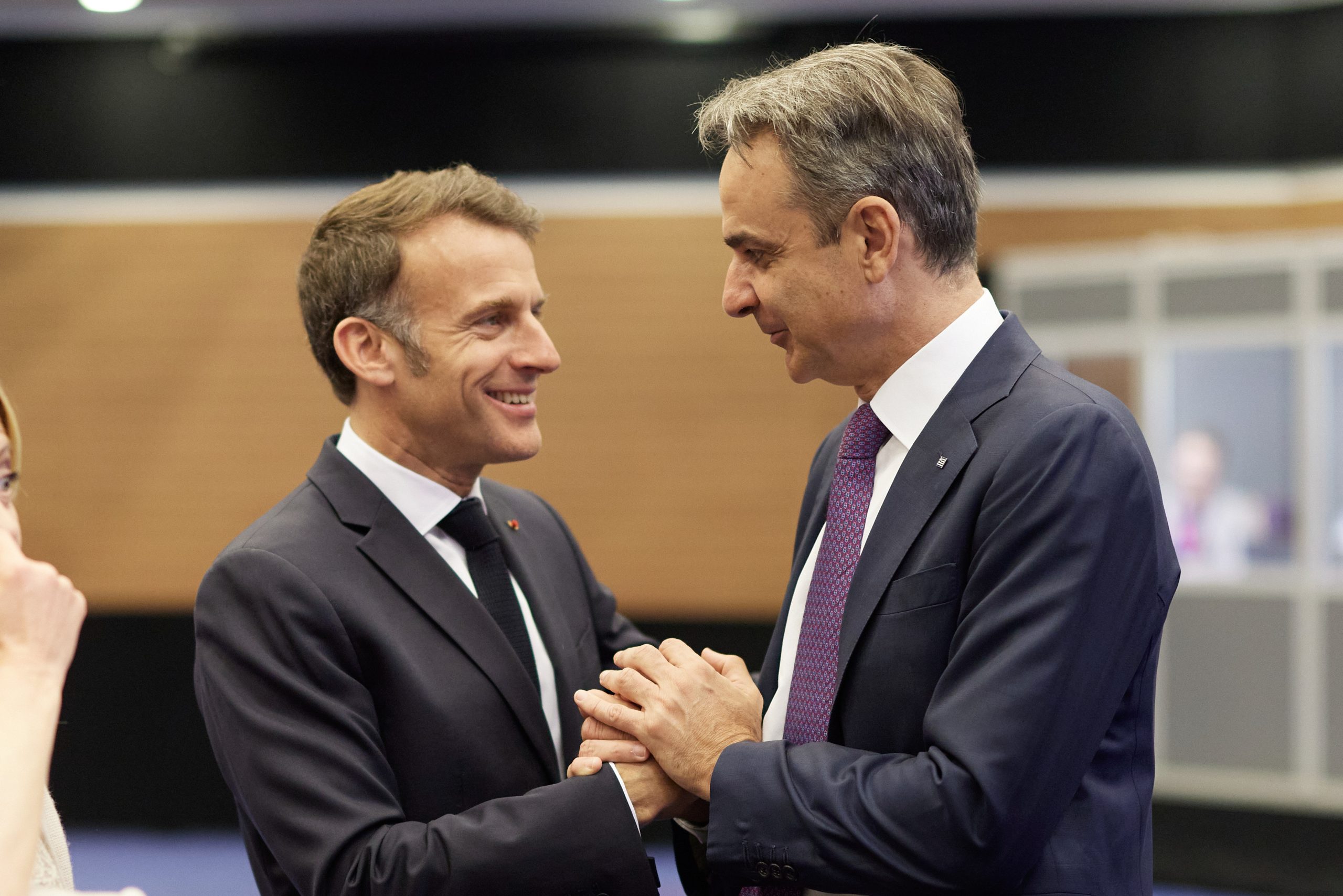 Γαλλικά ΜΜΕ για την επίσκεψη Μακρόν: Παρίσι και Αθήνα θα μιλήσουν με μια φωνή σε μια Μεσόγειο υπό ένταση