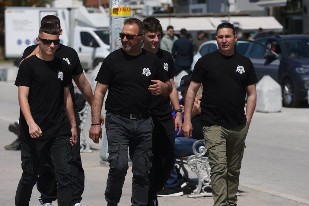 Βόλος: «Ζέσταμα» πριν το τελικό σε καφέ και τσιπουράδικα για τους φιλάθλους του ΠΑΟΚ και του ΟΦΗ