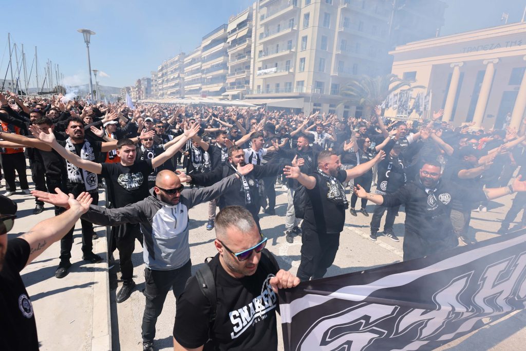 Βόλος: «Ζέσταμα» πριν το τελικό σε καφέ και τσιπουράδικα για τους φιλάθλους του ΠΑΟΚ και του ΟΦΗ