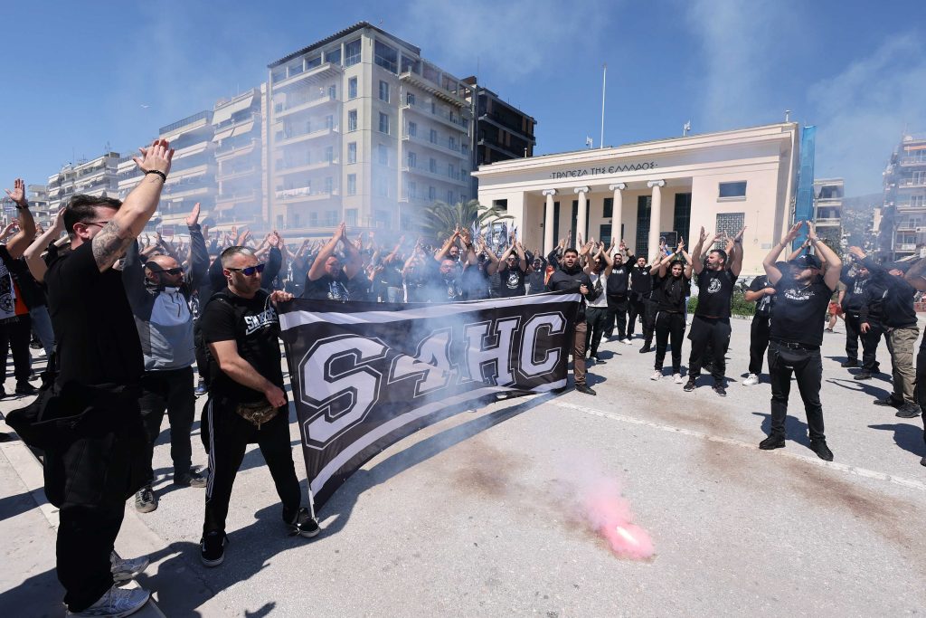 Βόλος: «Ζέσταμα» πριν το τελικό σε καφέ και τσιπουράδικα για τους φιλάθλους του ΠΑΟΚ και του ΟΦΗ