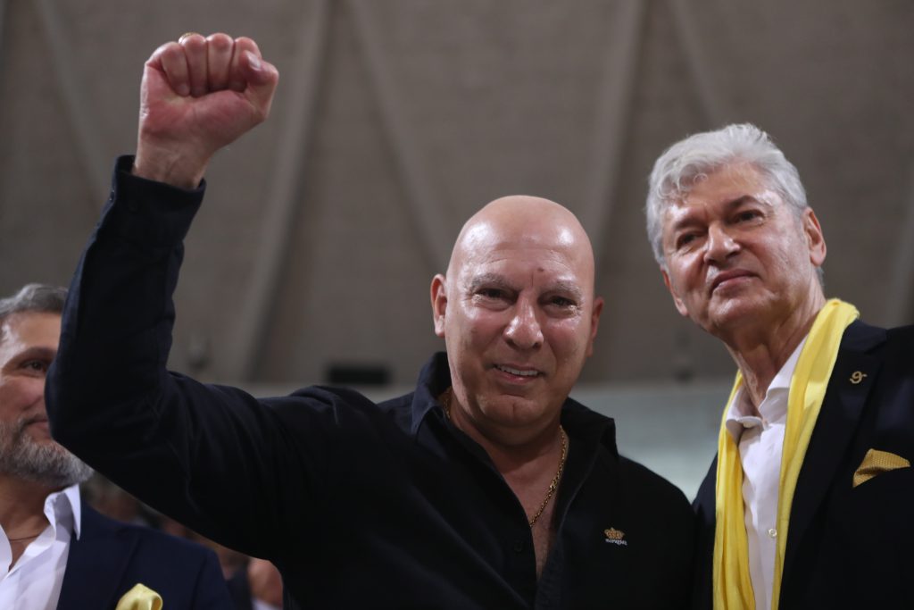 Αποθέωση στο Παλέ για τους Αντετοκούνμπο