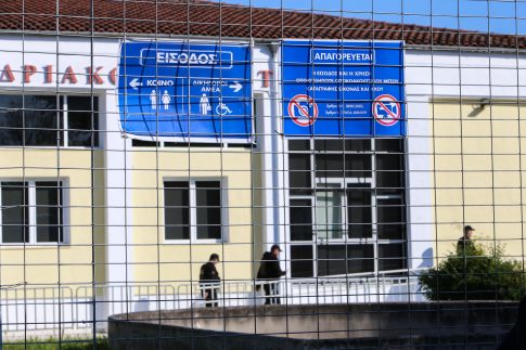 Live: Επίθεση 89χρονου με καραμπίνα στο Ειρηνοδικείο στη Λουκάρεως και στον ΕΦΚΑ Κεραμεικού: Πέντε τραυματίες – Αναζητείται ο δράστης