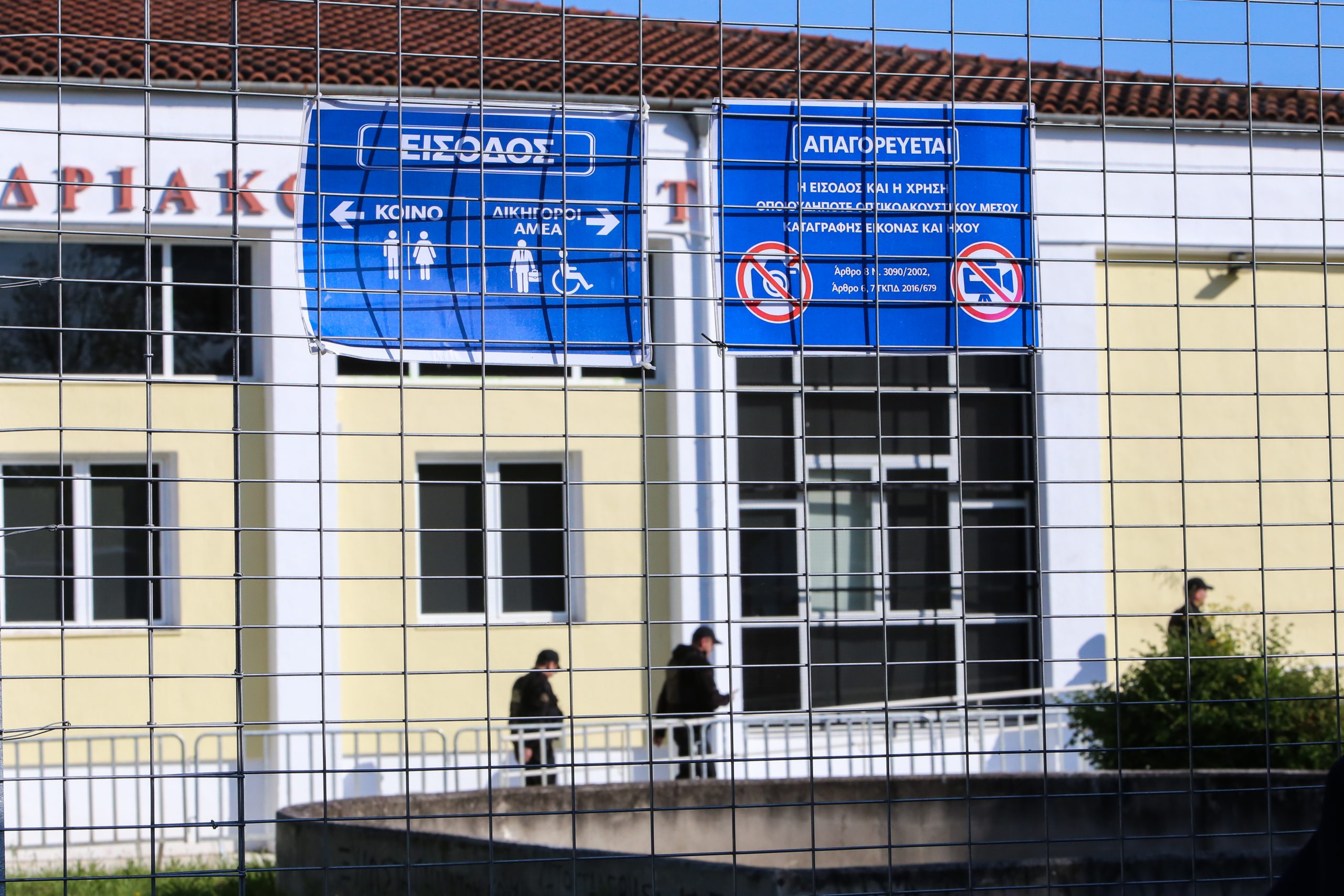 Συνεχίζεται η δίκη για τα Τέμπη – Αντιδράσεις συγγενών και δικηγόρων για τη στάση του Δημοσίου