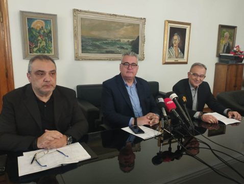 Ανατροπή μηχανής μετά τα διόδια Στρυμονικού – Ελαφρά τραυματισμένος νεαρός οδηγός